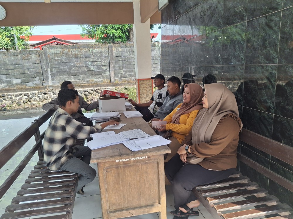 Operator Banpang Desa Lakukan Koordinasi Bersama Petugas demi Kelancaran Pelayanan